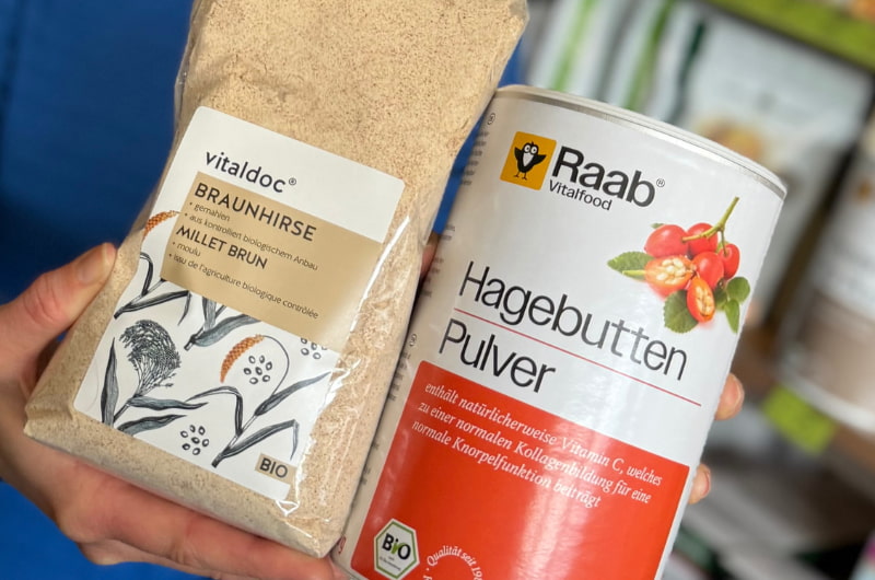 Braunhirse und Hagebutten Pulver